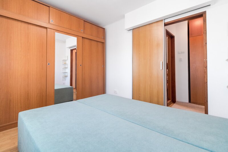 2 camere, bloc din 1980,  11 min. Metrou Piata Iancului